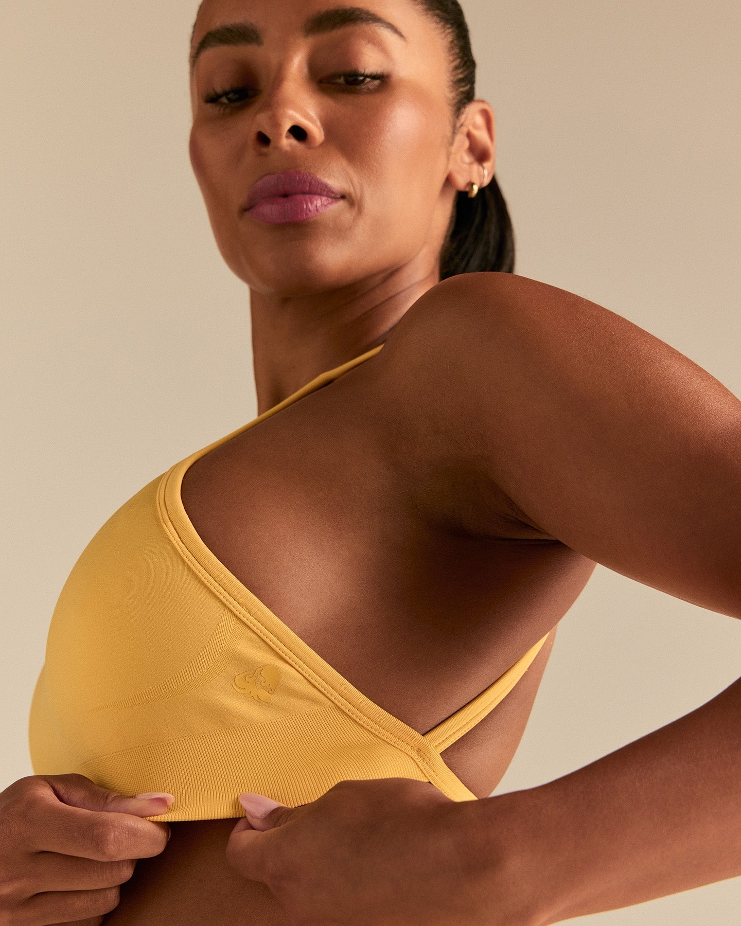 Define 2.0 Seamless High Neck Backless Bra | Mango