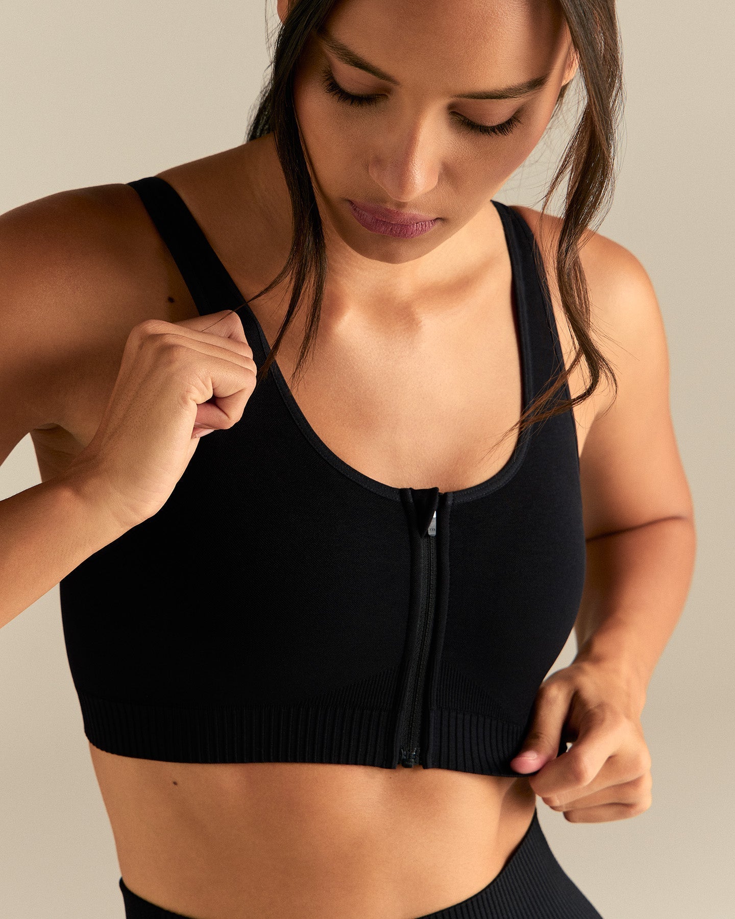 Power Seamless Zip Front Bra | Black